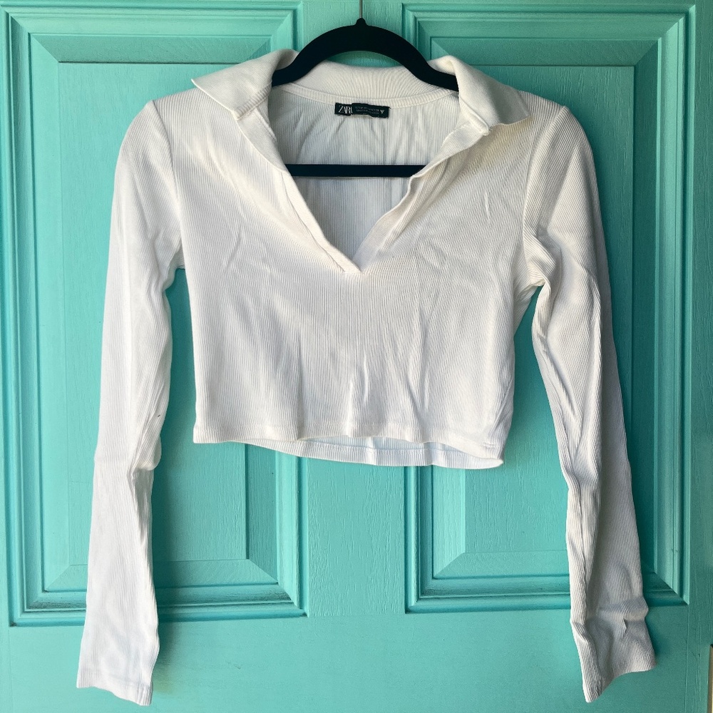 Ribbed split neck crop top